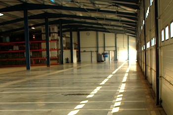 Batiment 2500 m2 facile d'acces